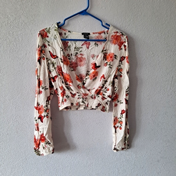 Rue21 Tops - Rue 21 butterfly Long Sleeve Blouse
